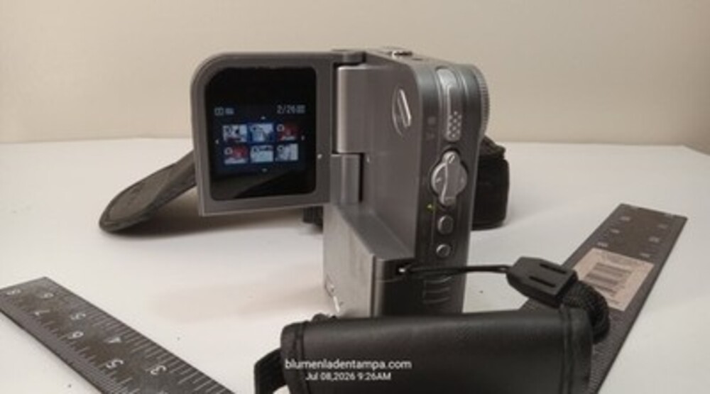 Aiptek DV 4500 Digital Camcorder 4MP MP3 Voice Recorder Silver Duo-V25